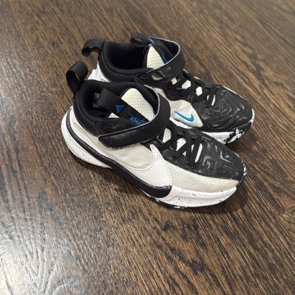 Kids' Giannis Antetokounmpo Freak 5 Sneaker Size 10.5